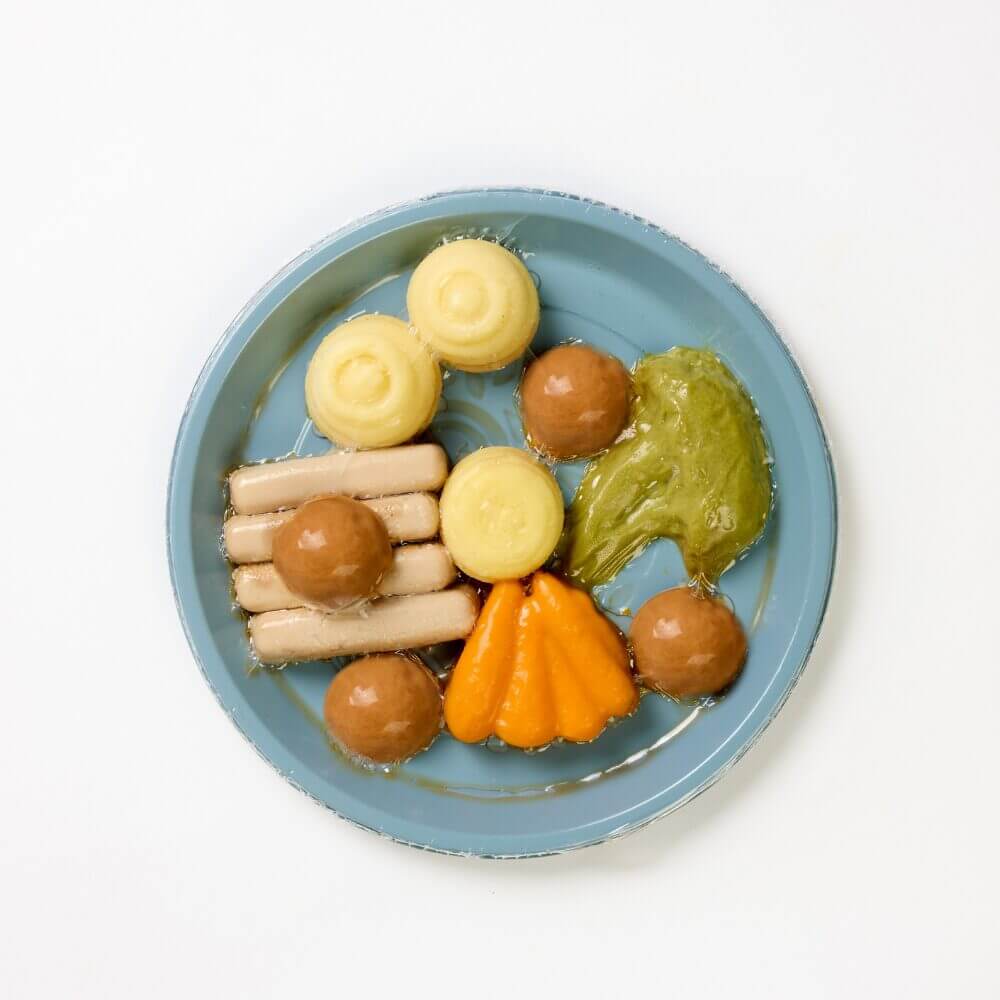 Pork Chipolata Sausages (PU4) with Carrots, Broccoli, Mashed Potato & Classic Gravy - Minced & Moist - Image 2